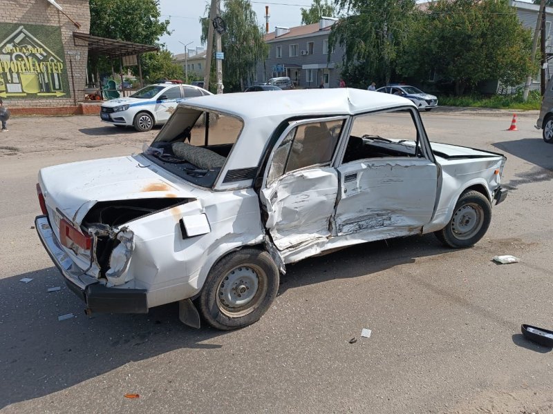 В Павловском районе сотрудники ГИБДД устанавливают обстоятельства ДТП с участием трех автомобилей